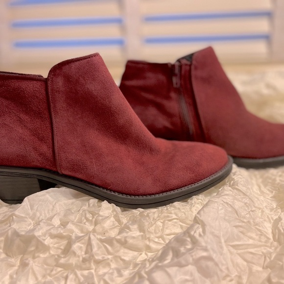 Di Fontana red suede Western style ankle boots NWOT size 38 - Picture 3 of 9
